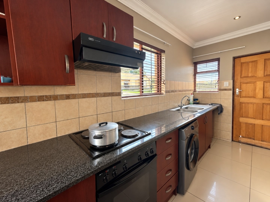 To Let 3 Bedroom Property for Rent in Hillside Free State